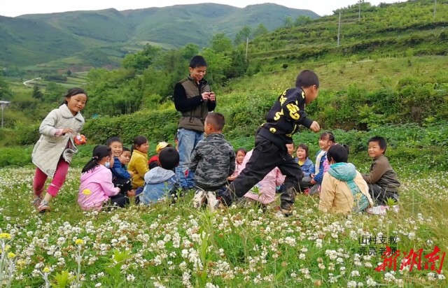超甜!这对山村支教夫妻回到家乡,却把希望的火种留在了远方……