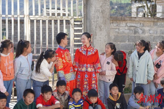 超甜!这对山村支教夫妻回到家乡,却把希望的火种留在了远方……